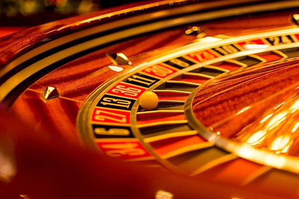 luxury111 app showing live dealer blackjack and payment methods including DANA and OVO